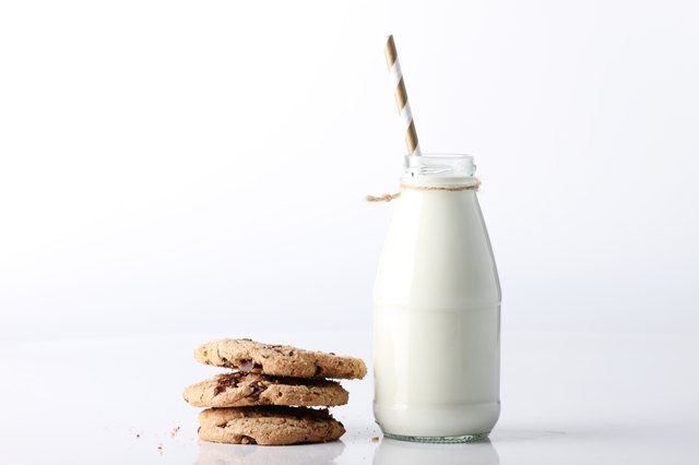 Fresh milk with drinking straw and cookies