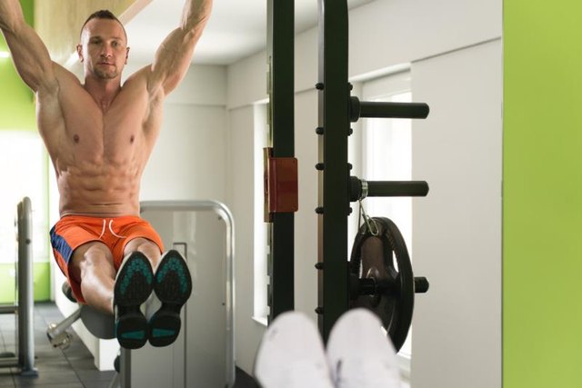 Alternates for Hanging Leg Raises | livestrong