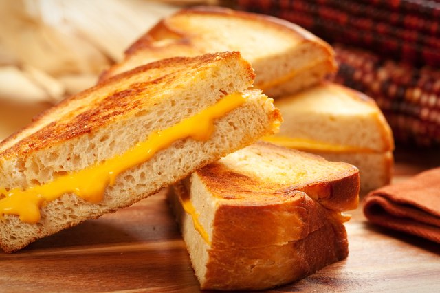 grilled-cheese-and-an-upset-stomach-livestrong