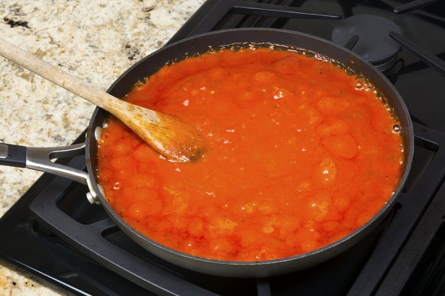 Cooking marinara meat sauce