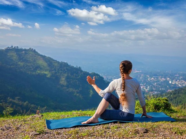 Yoga Exercises to Reverse Kyphosis | Livestrong.com