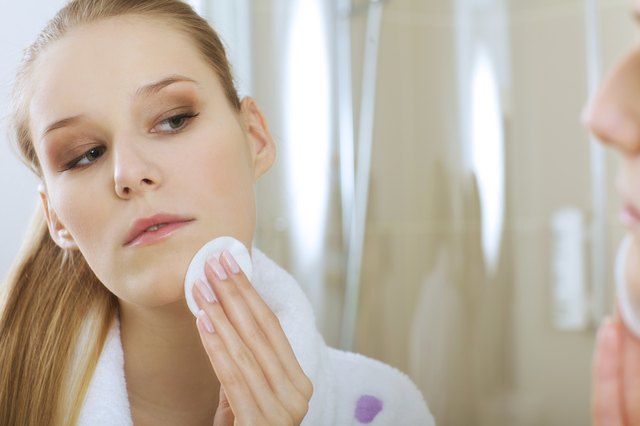 How to Get Rid of a Zit That Has Not Surfaced | Livestrong.com