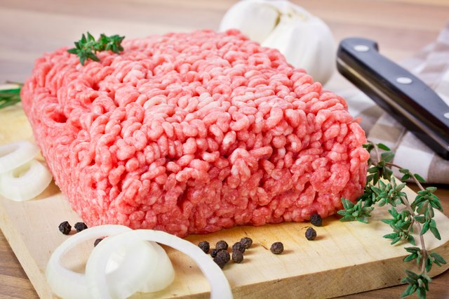 How to Cook Ground Beef With Water | Livestrong.com