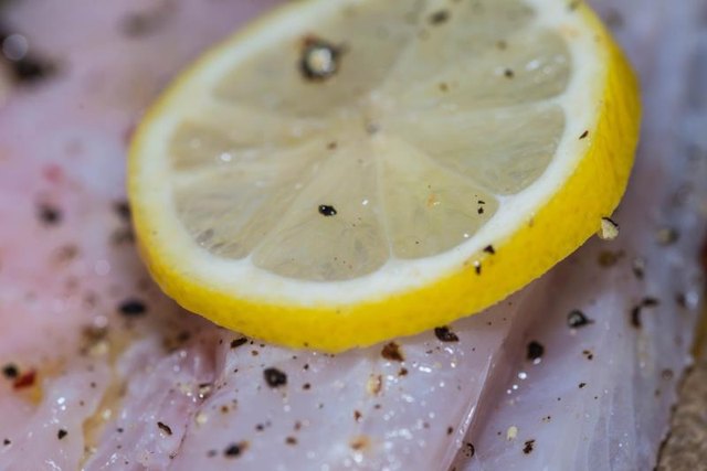 Fish fillet with lemon and spices
