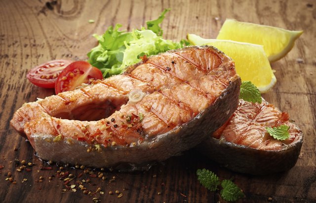 grilled salmon steak slices