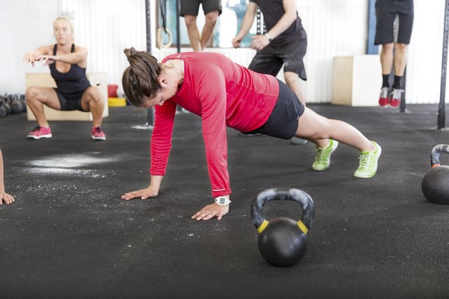 Workout group trains different exercises