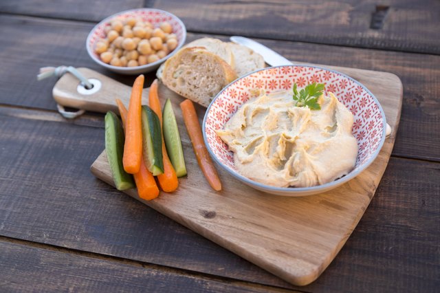 Hummus, chick peas, carrots, cucumber, baguette