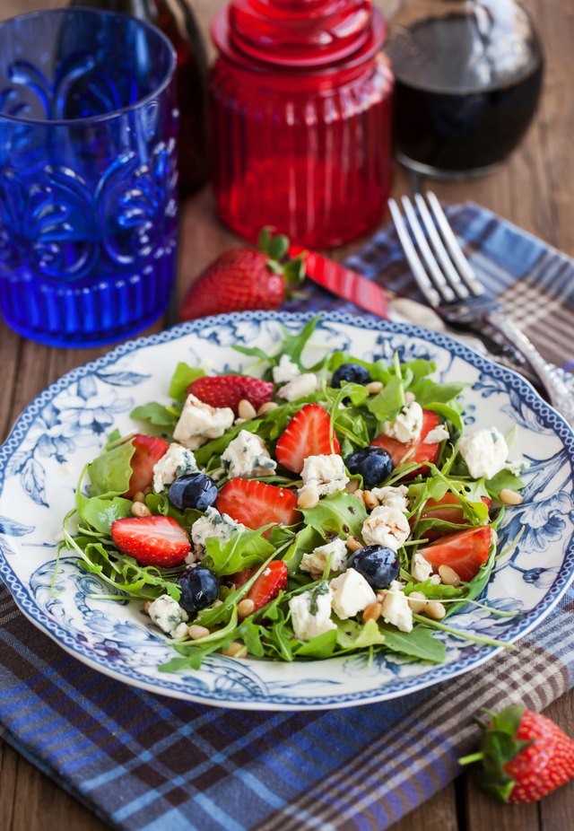 Arugula, strawberry, blueberry and blue cheese salad