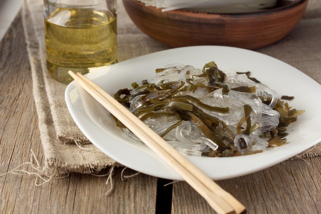Glass noodles with laminaria