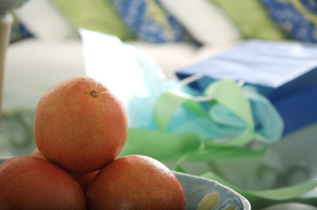 Tangerines in a fruit bowl