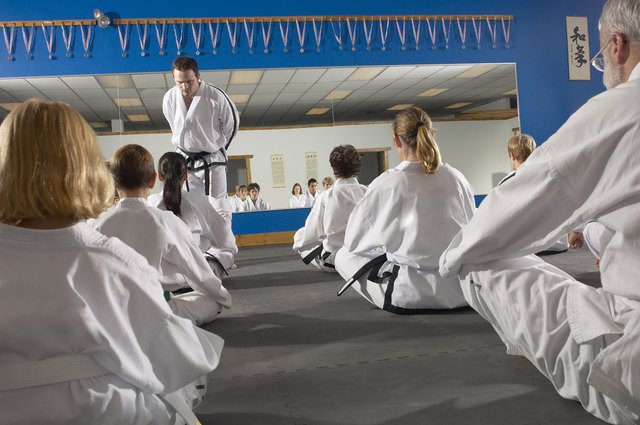 People in a tae kwon do class