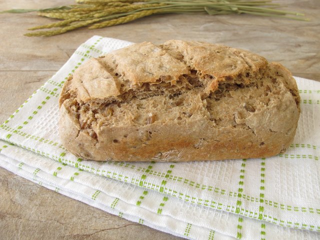 Homemade green spelt bread