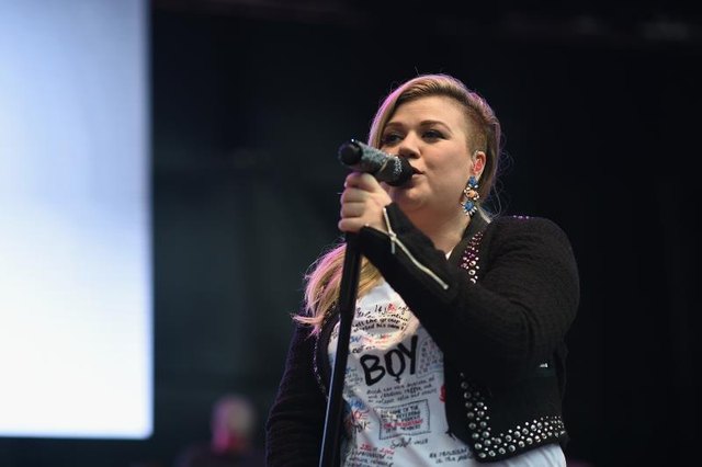 WANTAGH, NY - MAY 31: Kelly Clarkson performs at 103.5 KTU’s KTUphoria 2015 at Nikon at Jones Beach Theater on May 31, 2015, in Wantagh, New York. (Photo by Dimitrios Kambouris/Getty Images for iHeartMedia)