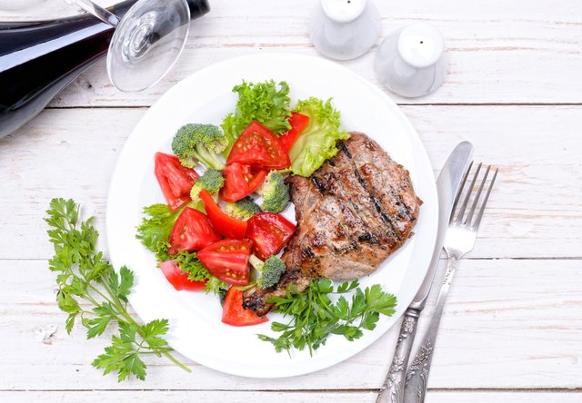 Grilled rib with grilled vegetables.