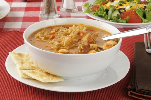 chicken gumbo with crackers