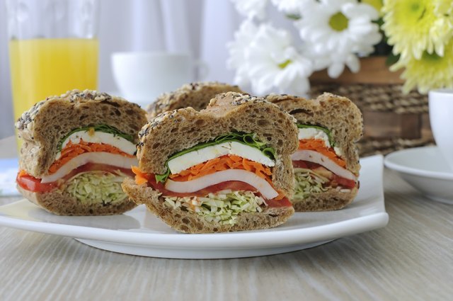 Baguette with chicken and vegetables