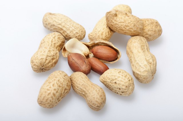 Dried peanuts
