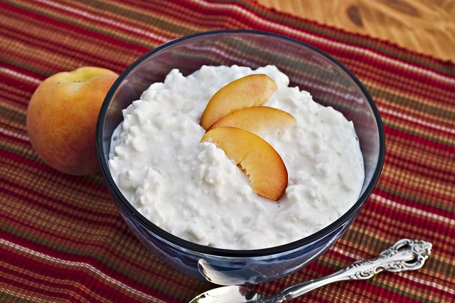 Cottage cheese and fresh fruit