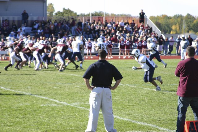 can-you-play-football-with-a-fractured-finger-livestrong