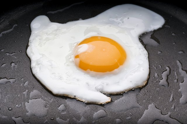 Frying Eggs vs. Raw Eggs | Livestrong.com