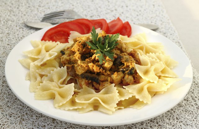 Farfalle with chicken fillet and mushrooms stew