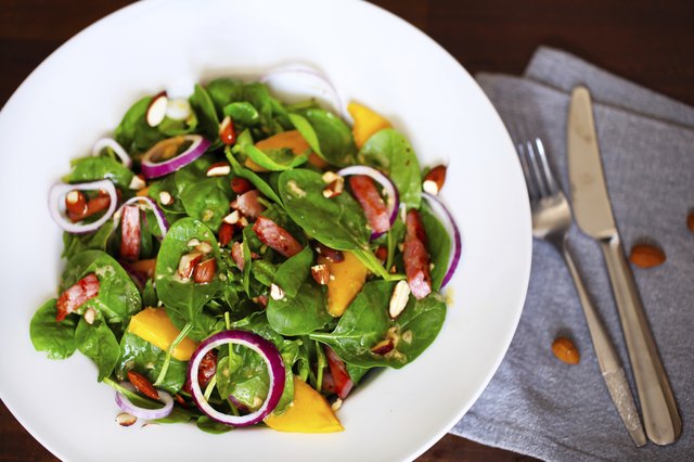 Baby spinach salad with sweet mango, almonds and toasted ham