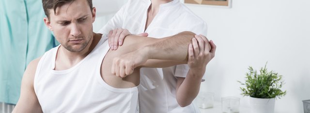 Torn Muscle in Bicep Symptoms | Livestrong.com