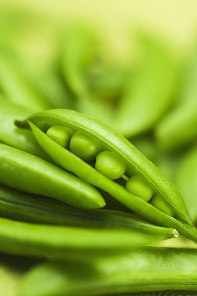 how-to-cook-english-shelling-peas-livestrong