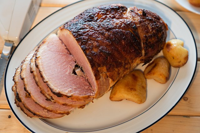 How to Prepare a Precooked Smoked Ham | Livestrong.com