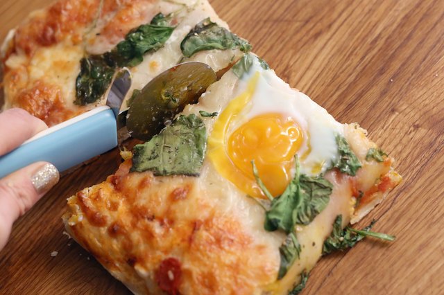 How To Put Eggs On Pizza 