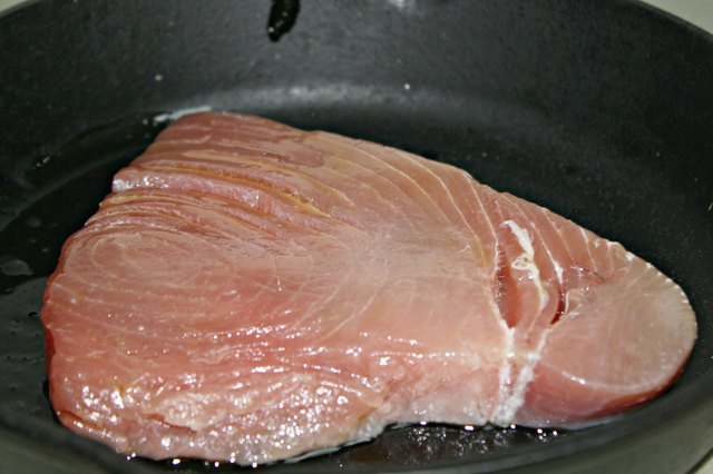 How to Cook Yellowfin Tuna in the Oven Livestrong com