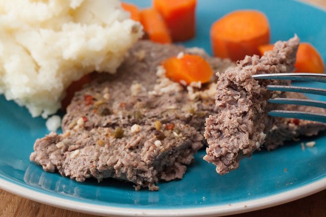 How to Cook Cube Steak in the Oven | Livestrong.com