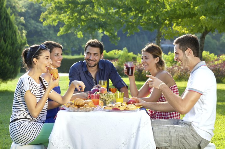 Friends enjoying a healthy outdoor meal