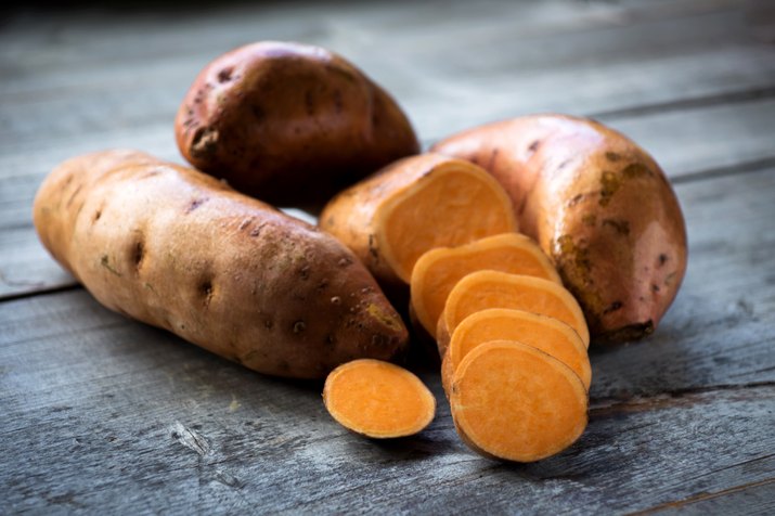 Raw sweet potatoes for muscle building diet