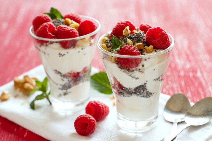 Yogurt with chia seeds, walnuts and raspberries