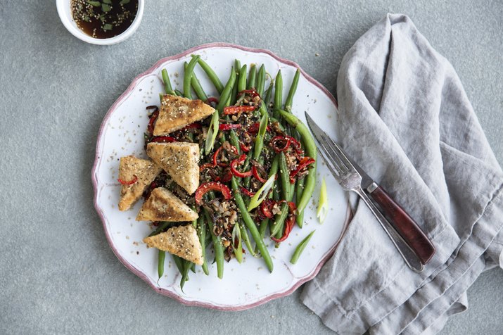 Amaranth crusted tofu with green beans and black rice