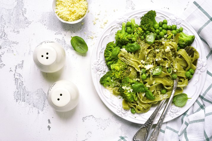 Spring spinach tagliatelle with broccoli and green pea